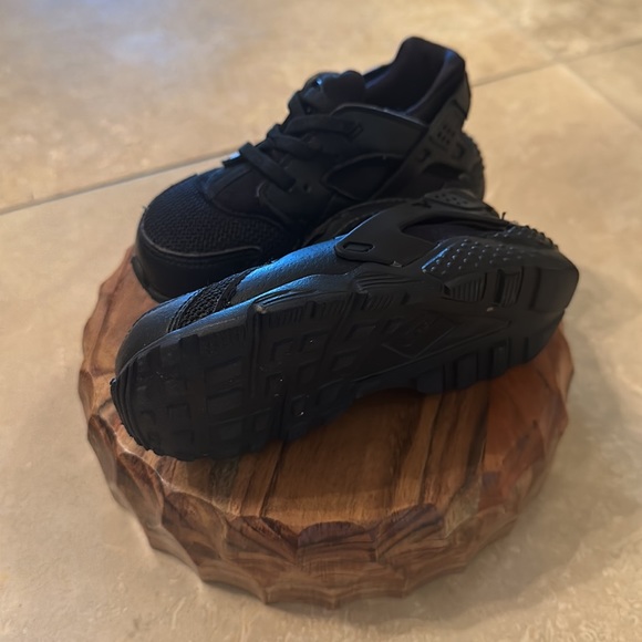 EUC Nike Huarache Run black size 7C - Picture 3 of 3